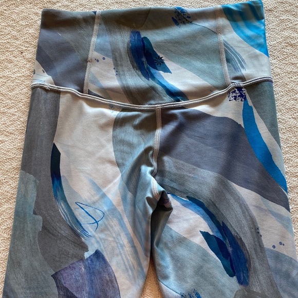 Athleta elation 7/8 tight Blue and Gray Patterned Leggings - Picture 5 of 10